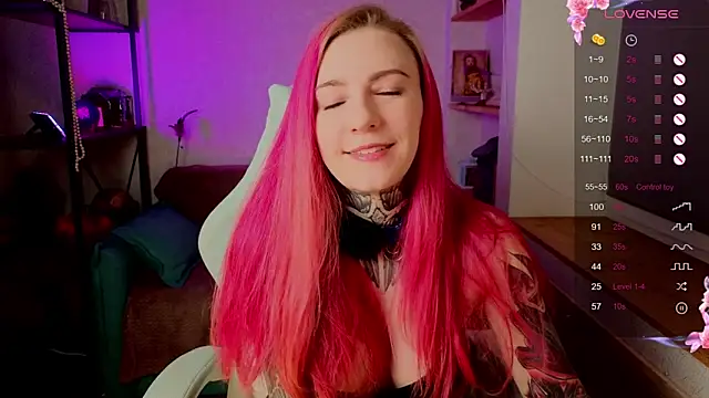 Snapshot of Roxy_____ chatting on November 27, 6:04 am Roxy online show from November 27, 6:04 am