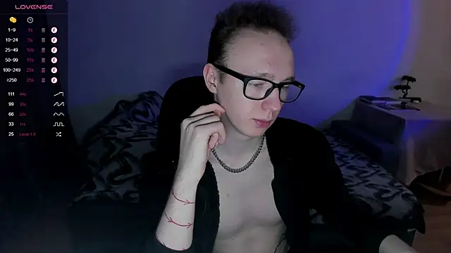 Snapshot of Alex_silents chatting on December 11, 2:22 pm Alex silents online show from December 11, 2:22 pm