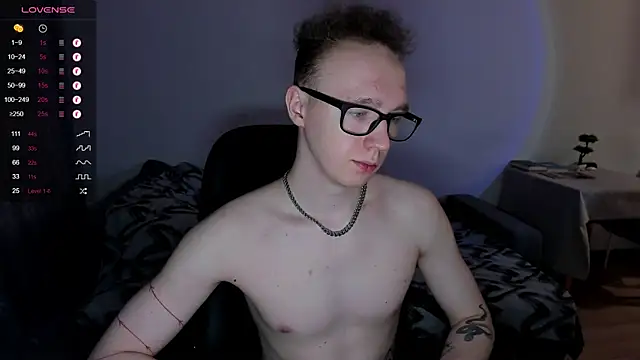 Snapshot of Alex_silents chatting on January 8, 4:11 pm Alex silents online show from January 8, 4:11 pm