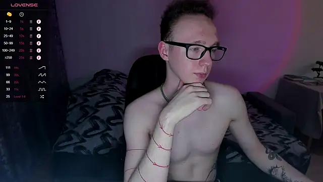 Snapshot of Alex_silents chatting on January 20, 1:53 pm Alex silents online show from January 20, 1:53 pm