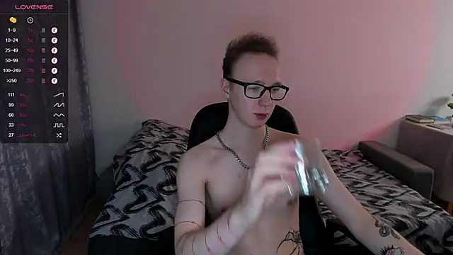 Snapshot of Alex_silents chatting on February 8, 1:54 pm Alex silents online show from February 8, 1:54 pm