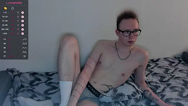 Snapshot of Alex_silents chatting on February 10, 1:22 pm Alex silents online show from February 10, 1:22 pm