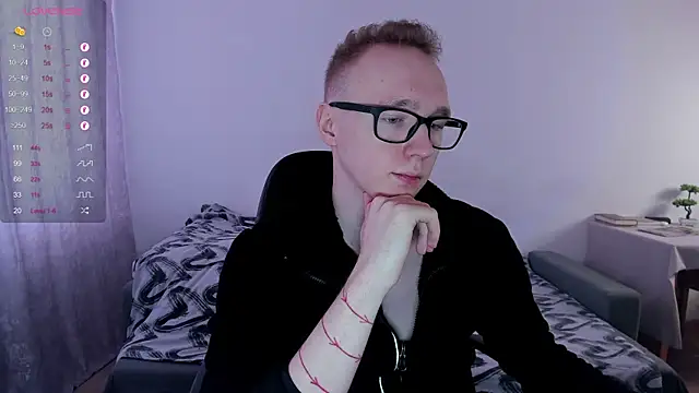 Snapshot of Alex_silents chatting on March 2, 9:31 am Alex silents online show from March 2, 9:31 am