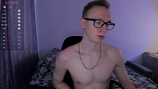 Snapshot of Alex_silents chatting on March 11, 1:12 pm Alex silents online show from March 11, 1:12 pm