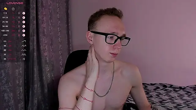Snapshot of Alex_silents chatting on March 15, 4:10 pm Alex silents online show from March 15, 4:10 pm