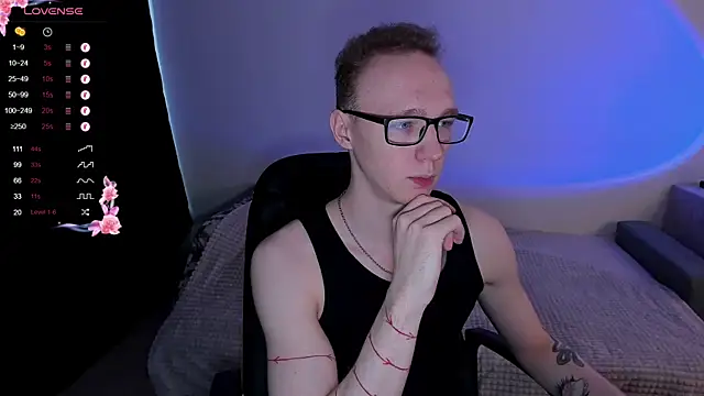 Snapshot of Alex_silents chatting on September 15, 1:00 pm Alex silents online show from September 15, 1:00 pm