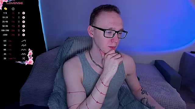 Snapshot of Alex_silents chatting on October 25, 6:32 am Alex silents online show from October 25, 6:32 am