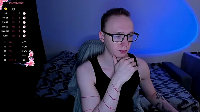 Snapshot of Alex_silents chatting on November 6, 11:11 am Alex silents online show from November 6, 11:11 am