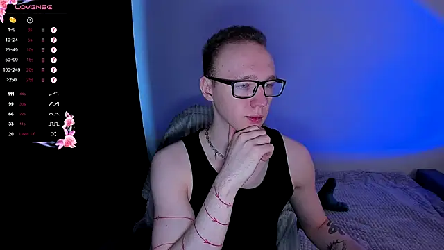 Snapshot of Alex_silents chatting on November 10, 9:52 am Alex silents online show from November 10, 9:52 am