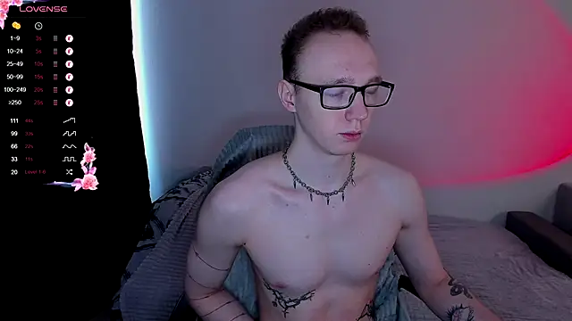 Snapshot of Alex_silents chatting on November 13, 8:02 am Alex silents online show from November 13, 8:02 am