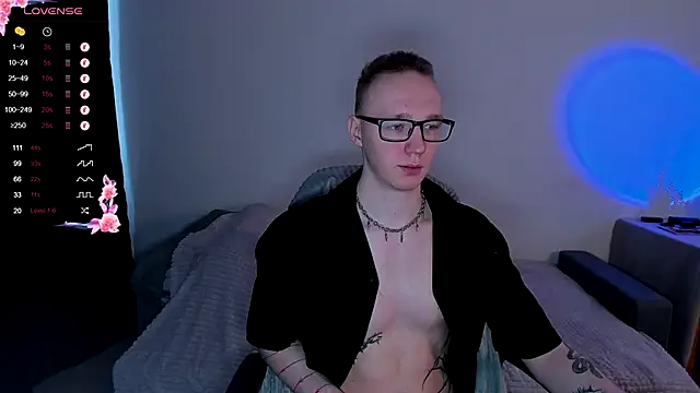 Snapshot of Alex_silents chatting on November 14, 8:35 am Alex silents online show from November 14, 8:35 am