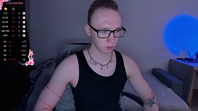 Snapshot of Alex_silents chatting on November 19, 1:22 pm Alex silents online show from November 19, 1:22 pm