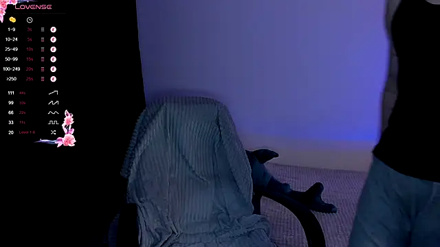 Snapshot of Alex_silents chatting on November 24, 12:05 pm Alex silents online show from November 24, 12:05 pm