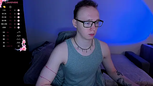 Snapshot of Alex_silents chatting on December 1, 11:48 am Alex silents online show from December 1, 11:48 am