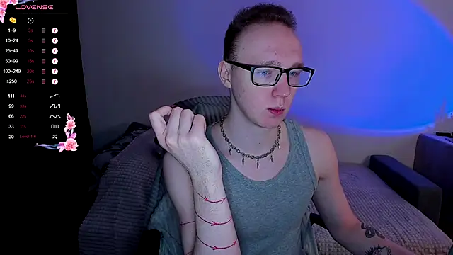 Snapshot of Alex_silents chatting on December 2, 12:10 pm Alex silents online show from December 2, 12:10 pm