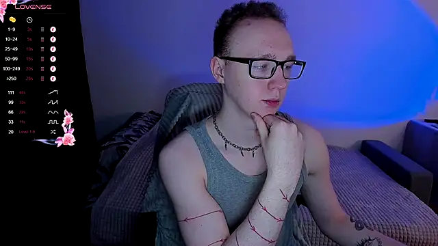 Snapshot of Alex_silents chatting on December 5, 3:20 pm Alex silents online show from December 5, 3:20 pm