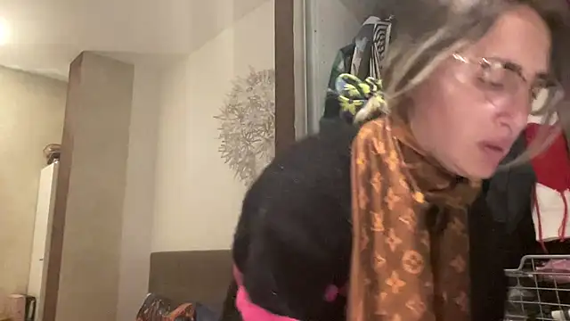 casalinga88 online show from December 15, 6:45 pm