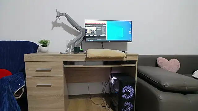 KarlyGray10 online show from December 10, 5:17 am