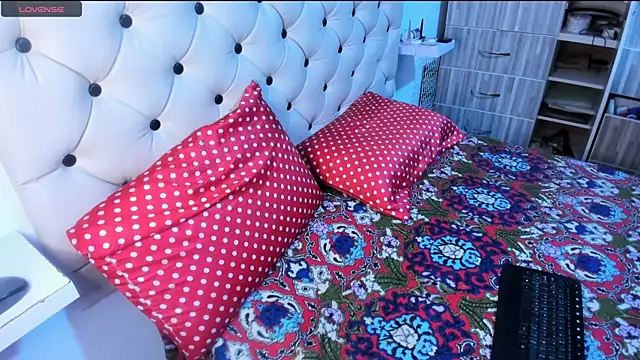 Snapshot of Krystal_Cruz chatting on March 3, 11:11 am Krystal Cruz online show from March 3, 11:11 am