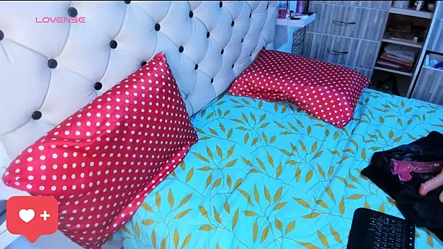 Snapshot of Krystal_Cruz chatting on March 15, 5:41 am Krystal Cruz online show from March 15, 5:41 am