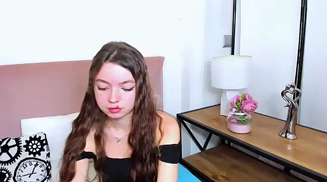 Snapshot of GraceLips chatting on February 5, 11:34 am GraceLips online show from February 5, 11:34 am