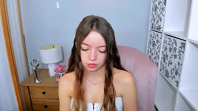 Snapshot of GraceLips chatting on September 17, 5:31 am GraceLips online show from September 17, 5:31 am