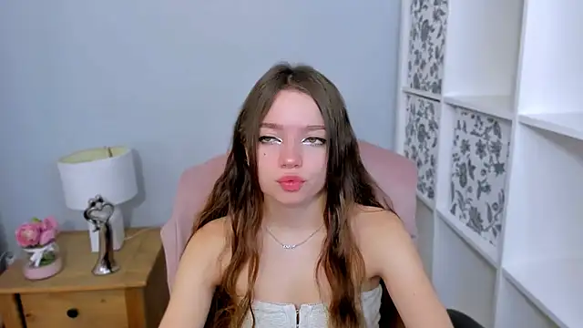 Snapshot of GraceLips chatting on October 17, 5:43 am GraceLips online show from October 17, 5:43 am