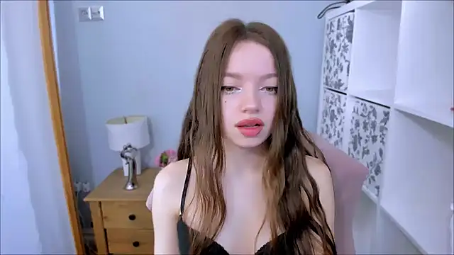 Snapshot of GraceLips chatting on December 20, 6:42 am GraceLips online show from December 20, 6:42 am