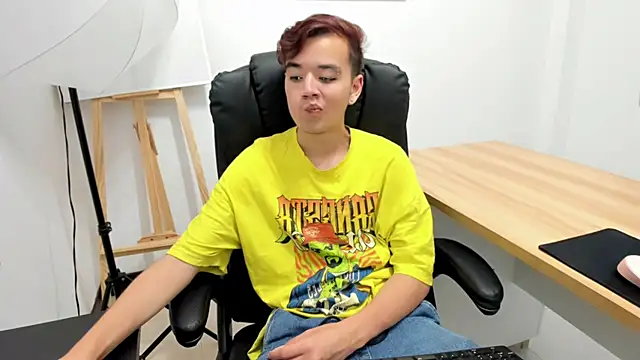 Snapshot of bunny_maxi chatting on October 23, 12:37 pm bunny maxi online show from October 23, 12:37 pm