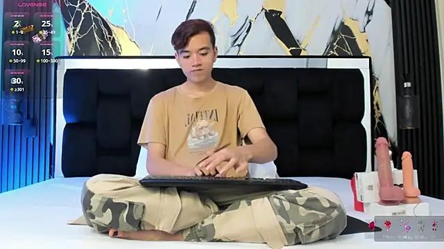 Snapshot of bunny_maxi chatting on October 25, 12:45 pm bunny maxi online show from October 25, 12:45 pm