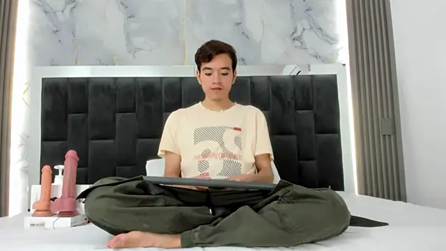 Snapshot of bunny_maxi chatting on December 5, 12:36 pm bunny maxi online show from December 5, 12:36 pm