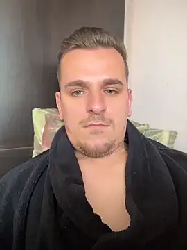 Snapshot of Huge_cock22cm chatting on April 23, 12:29 pm Huge cock22cm online show from April 23, 12:29 pm