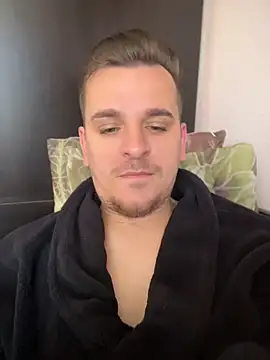 Snapshot of Huge_cock22cm chatting on April 24, 7:33 am Huge cock22cm online show from April 24, 7:33 am