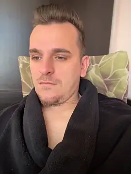 Snapshot of Huge_cock22cm chatting on April 27, 8:23 am Huge cock22cm online show from April 27, 8:23 am