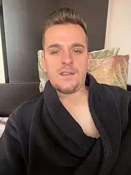 Snapshot of Huge_cock22cm chatting on April 30, 8:31 am Huge cock22cm online show from April 30, 8:31 am