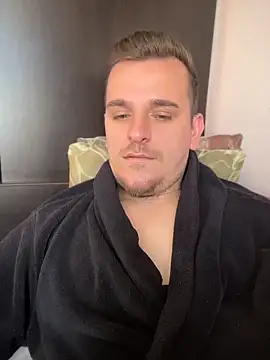 Snapshot of Huge_cock22cm chatting on May 4, 9:27 am Huge cock22cm online show from May 4, 9:27 am