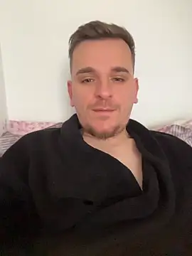 Snapshot of Huge_cock22cm chatting on May 8, 4:51 am Huge cock22cm online show from May 8, 4:51 am