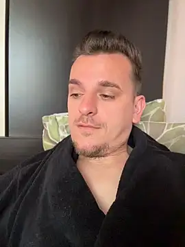 Snapshot of Huge_cock22cm chatting on June 6, 9:25 am Huge cock22cm online show from June 6, 9:25 am