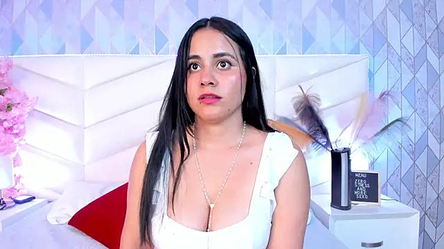 Snapshot of Brenda_Garcia chatting on February 10, 9:36 pm Brenda Garcia online show from February 10, 9:36 pm