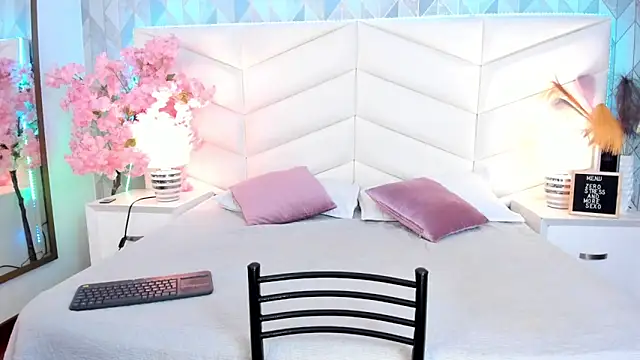 Snapshot of Brenda_Garcia chatting on February 23, 3:45 am Brenda Garcia online show from February 23, 3:45 am