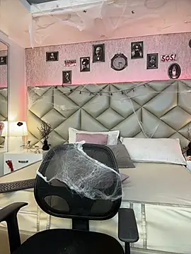 Snapshot of Brenda_Garcia chatting on October 9, 8:18 pm Brenda Garcia online show from October 9, 8:18 pm