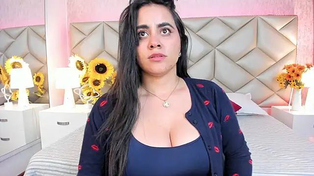 Snapshot of Brenda_Garcia chatting on November 13, 10:30 pm Brenda Garcia online show from November 13, 10:30 pm