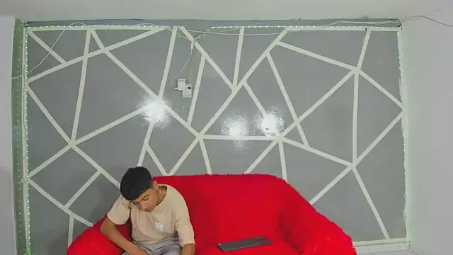 oliverhot2005 online show from January 14, 8:59 pm