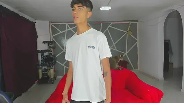 oliverhot2005 online show from January 28, 10:12 pm