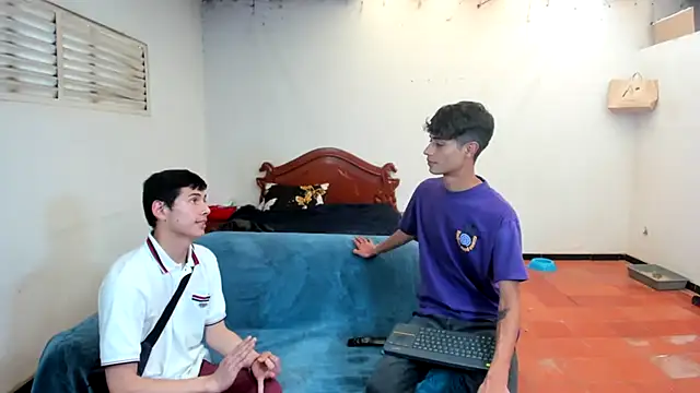 oliverhot2005 online show from February 7, 9:04 pm