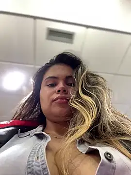 Snapshot of melanny10 chatting on December 3, 1:43 pm melanny10 online show from December 3, 1:43 pm