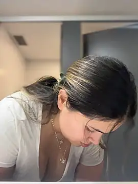 Snapshot of melanny10 chatting on March 1, 2:34 pm melanny10 online show from March 1, 2:34 pm