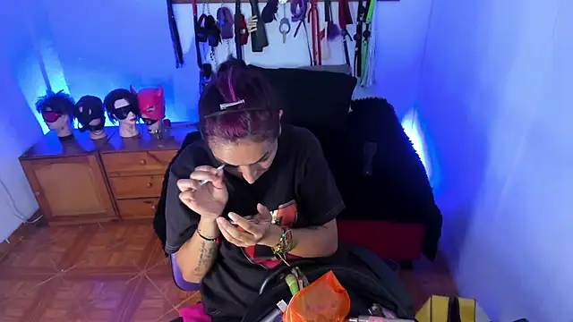 LucyStrike  online show from December 15, 10:47 pm