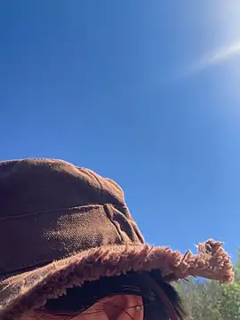 Luccreccia  online show from April 8, 12:49 pm