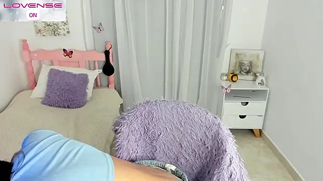 cute roxy online show from October 21, 1:28 am